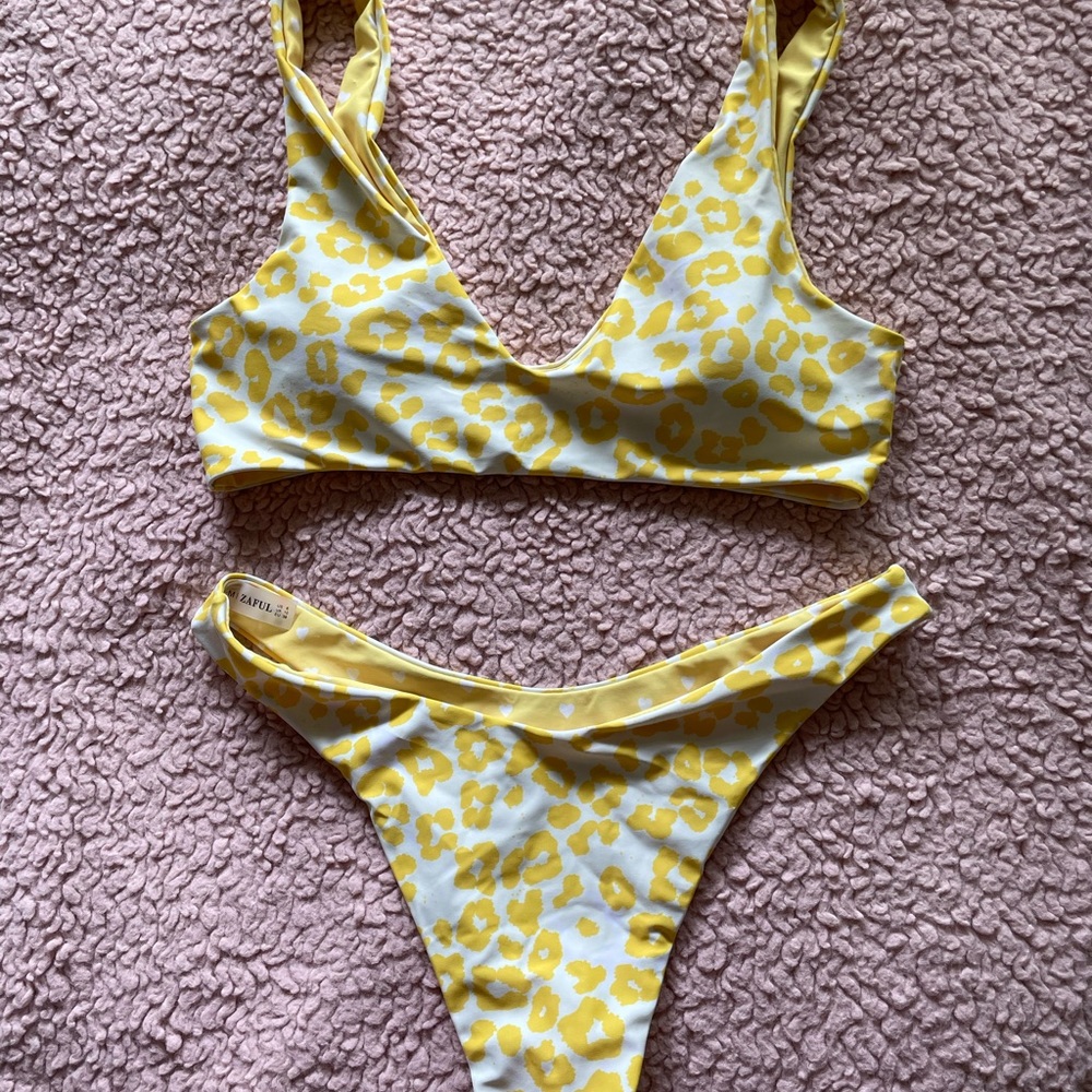 assorted size m/l bikini bundle - Picture 3 of 9
